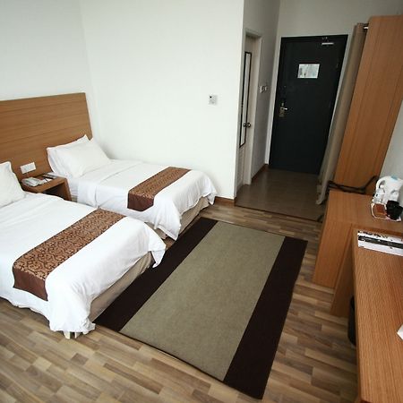 Dormani Hotel Кучинг Экстерьер фото