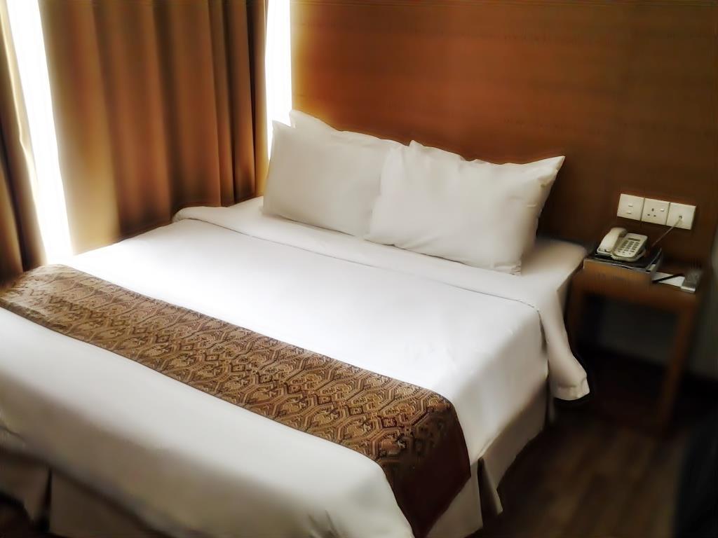 Dormani Hotel Кучинг Экстерьер фото