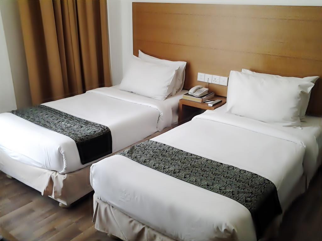 Dormani Hotel Кучинг Экстерьер фото