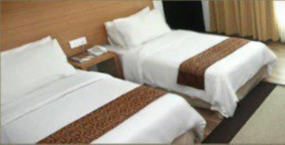 Dormani Hotel Кучинг Экстерьер фото