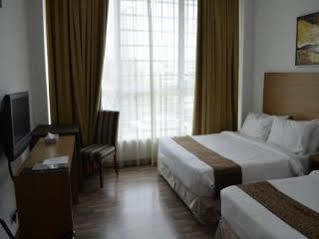 Dormani Hotel Кучинг Экстерьер фото