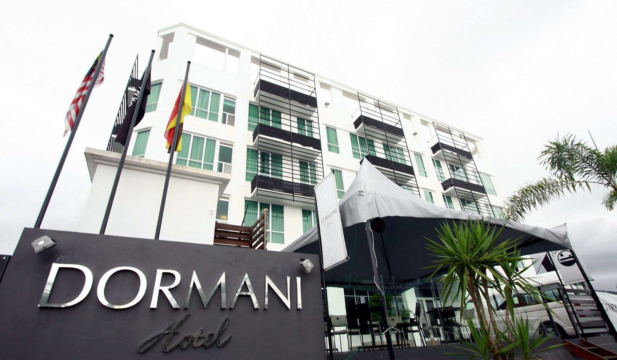 Dormani Hotel Кучинг Экстерьер фото