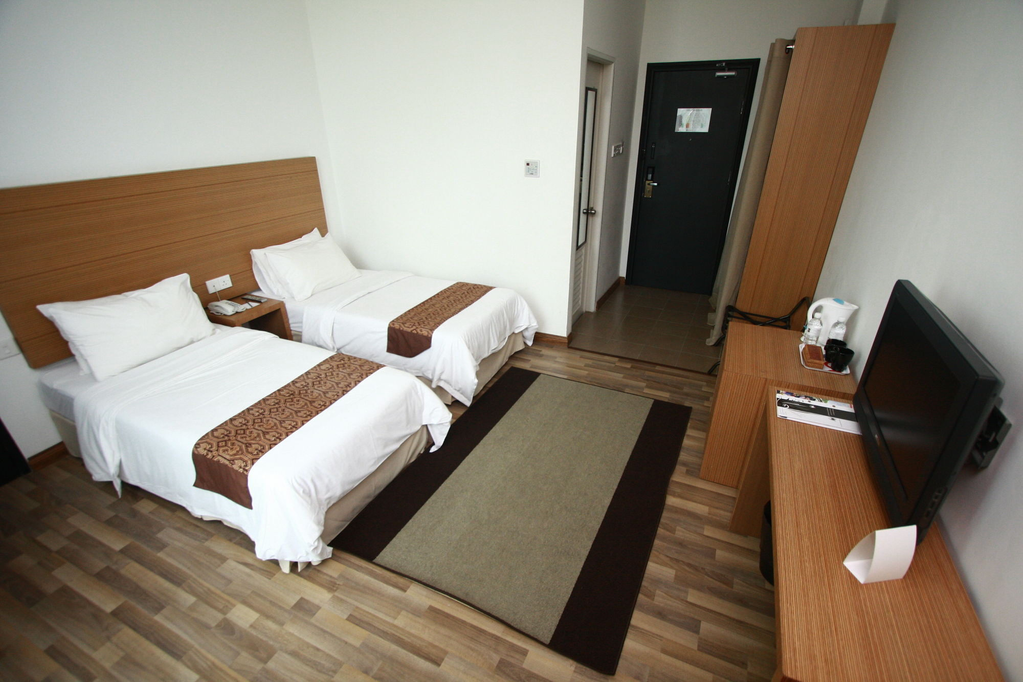 Dormani Hotel Кучинг Экстерьер фото