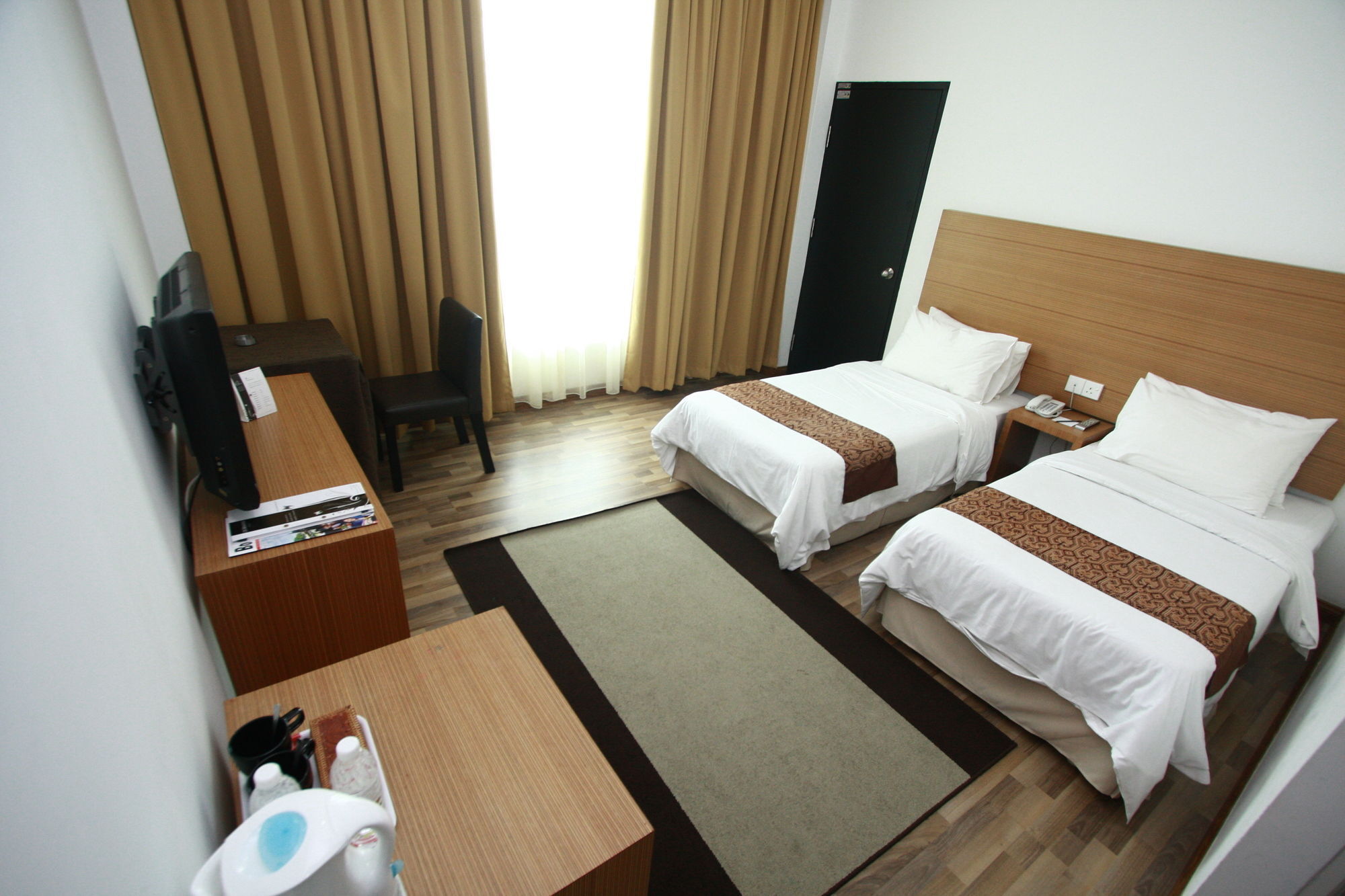 Dormani Hotel Кучинг Экстерьер фото