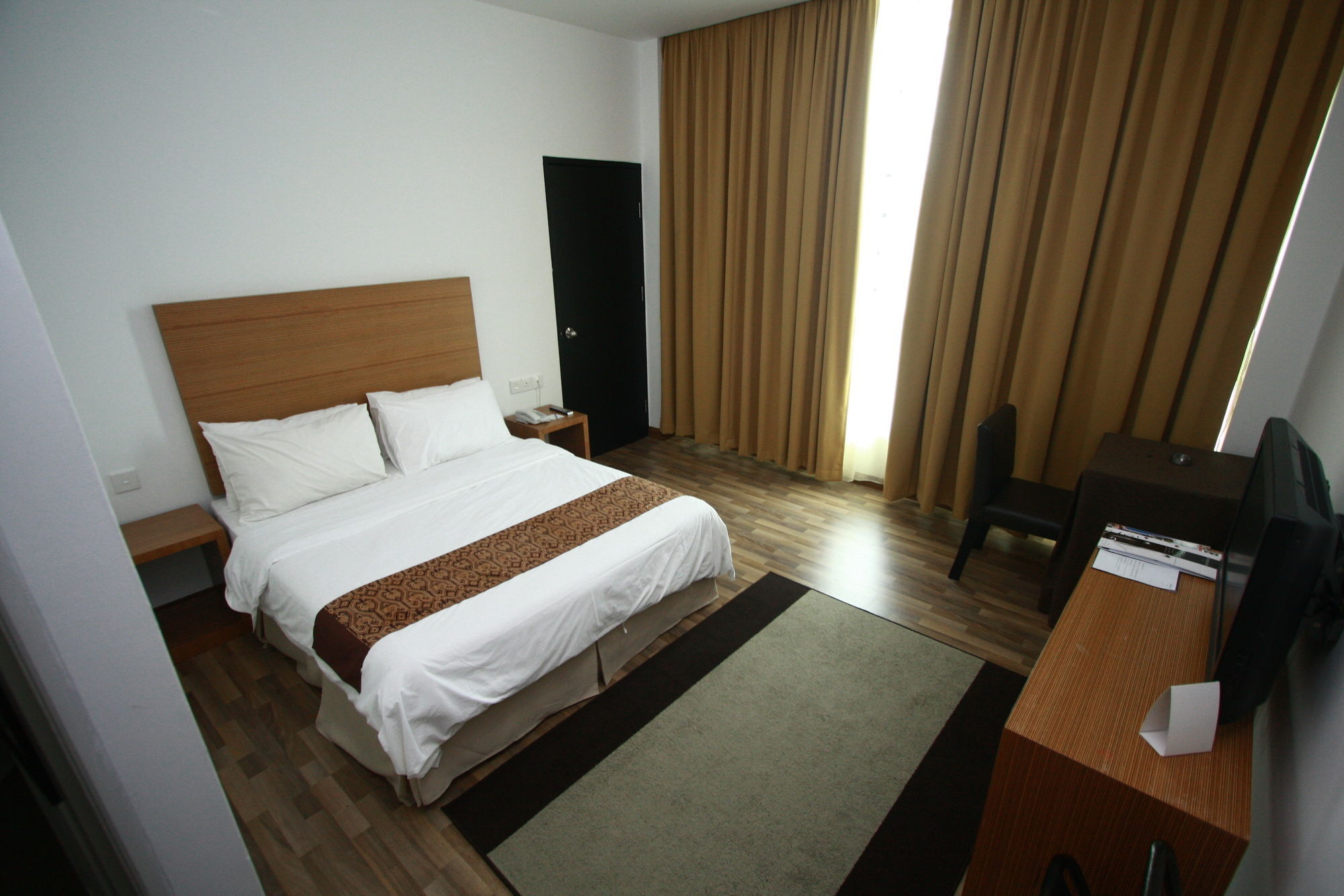Dormani Hotel Кучинг Экстерьер фото